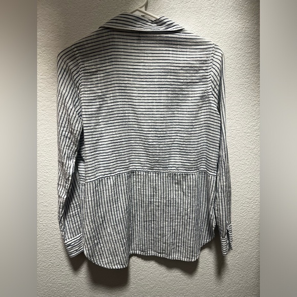 BKE button up blouse - Picture 2 of 2